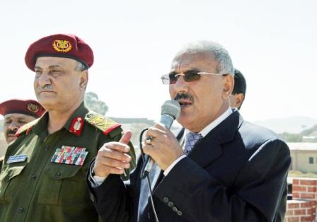 رئيس الجمهورية يلقي كلمته أثناء زيارته لمعسكر اللواء الثالث مشاة جبلي أمس